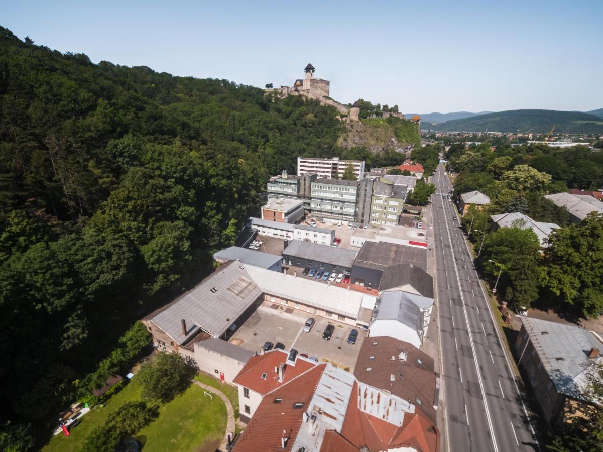 Krasny Priestranny Slnecny Apartman V Centre Mesta Trenčín Exterior foto